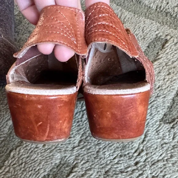 PIKOLINOS Women's Floral Cutout Leather Loafers - Tan - Picture 5 of 9